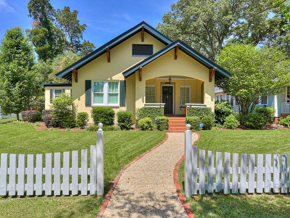 Front elevation with on- street parking which can accommodate a truck or there is also parking behind the house