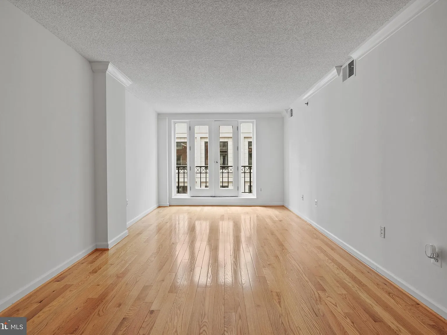 Central — Photo 3