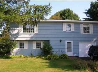7 Dearborn Dr, Cape Elizabeth, ME 04107