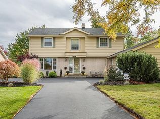 25008 Wimbledon Rd, Beachwood, OH 44122