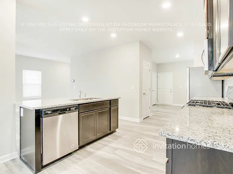 3941 Lake Manor Way — Photo 11