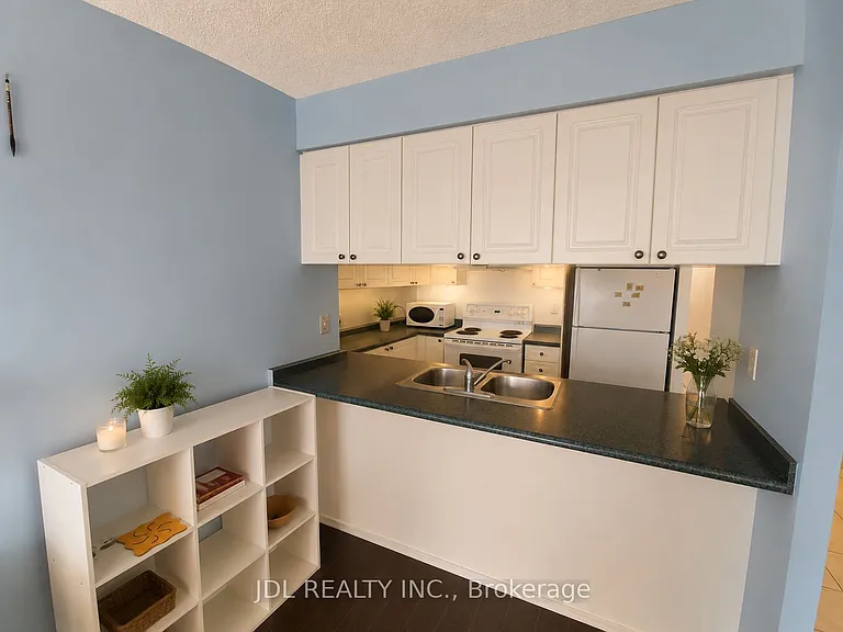887 Bay St #603 — Photo 6