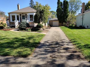 5 Hiawatha Dr, Clarendon Hills, IL 60514
