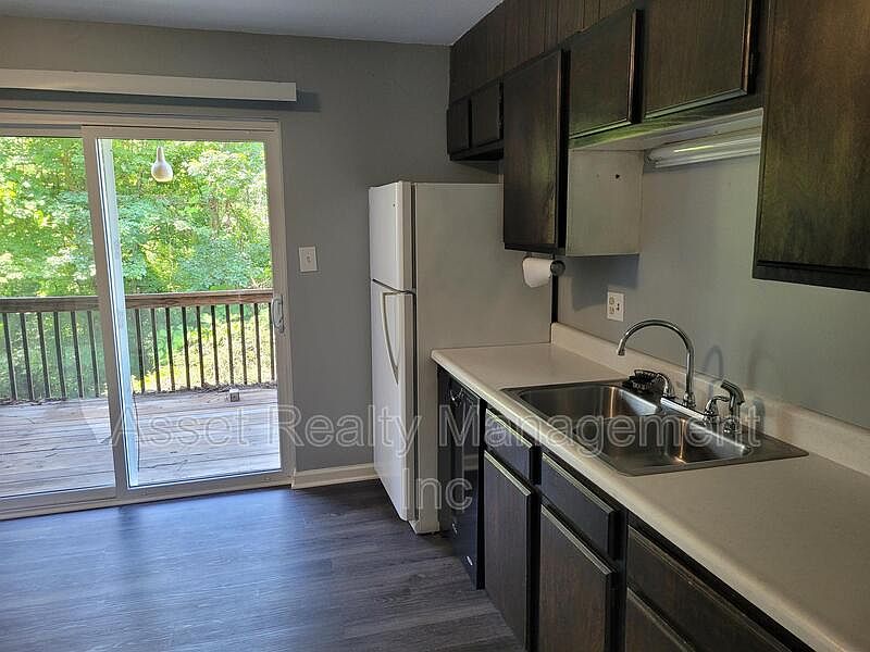 1st image of 905 Flanders Ln APT 3