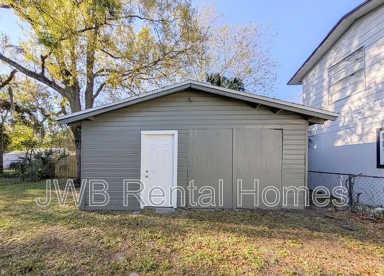 1316 W 31st St — Photo 12