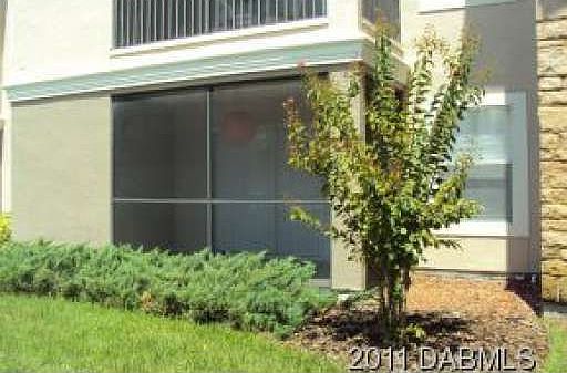 3rd image of 940 Village Trl Unit 3-105