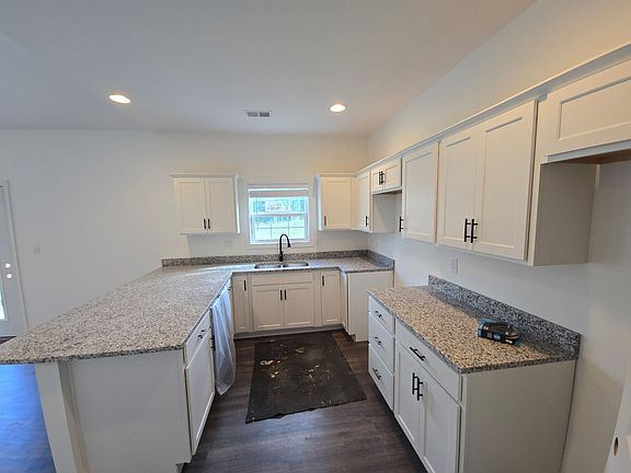 4th image of 306 Cinchpost Cir