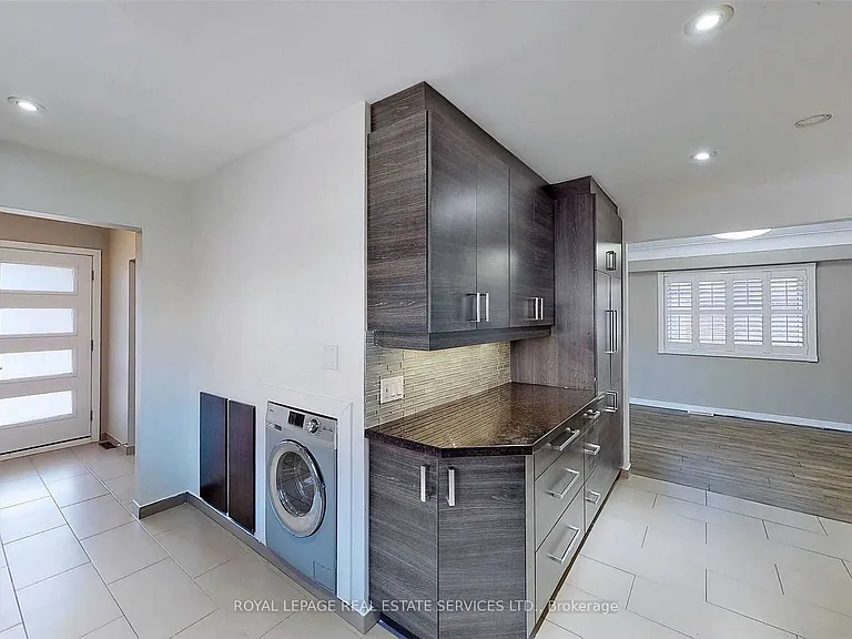 4 McMaster Ave — Photo 14