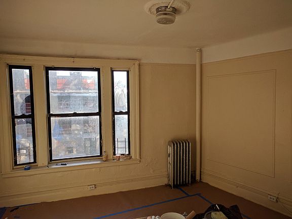 3rd image of 409 E 204th St APT 5