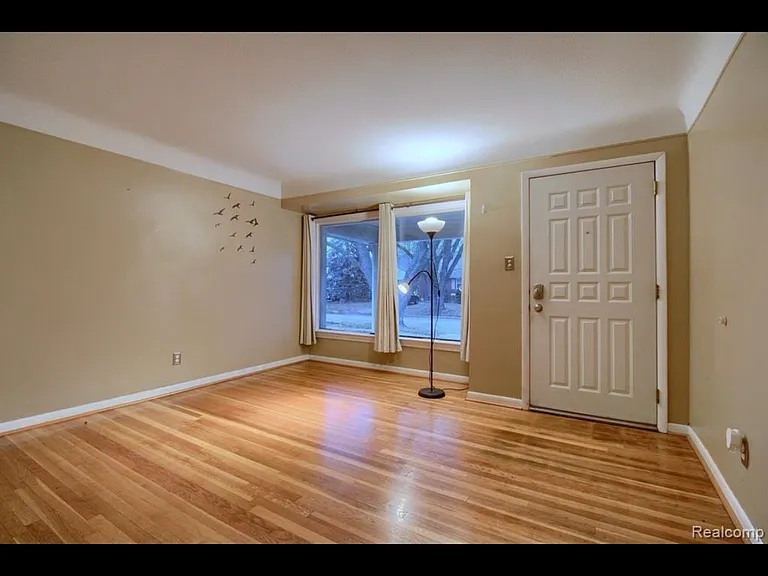 9884 Hubert Ave — Photo 2