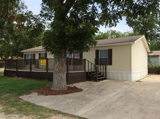 425 15th St, Hondo, TX 78861