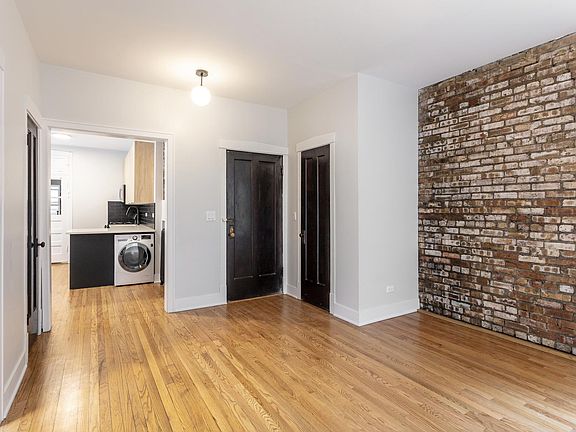 4th image of 4011 N Lowell Ave APT 2E