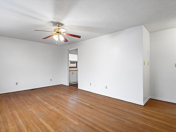 4th image of 372 SE Elmhurst Ave