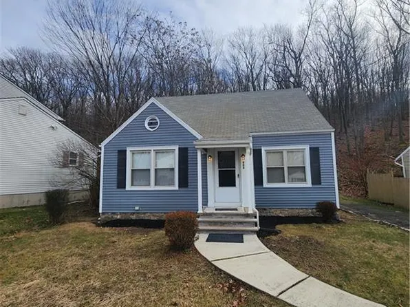 994 Pearl Lake Road, Waterbury, CT 06706