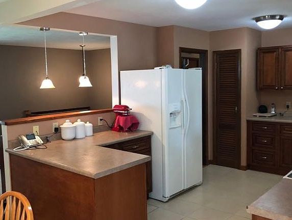 5th image of 933 Sarah Ln