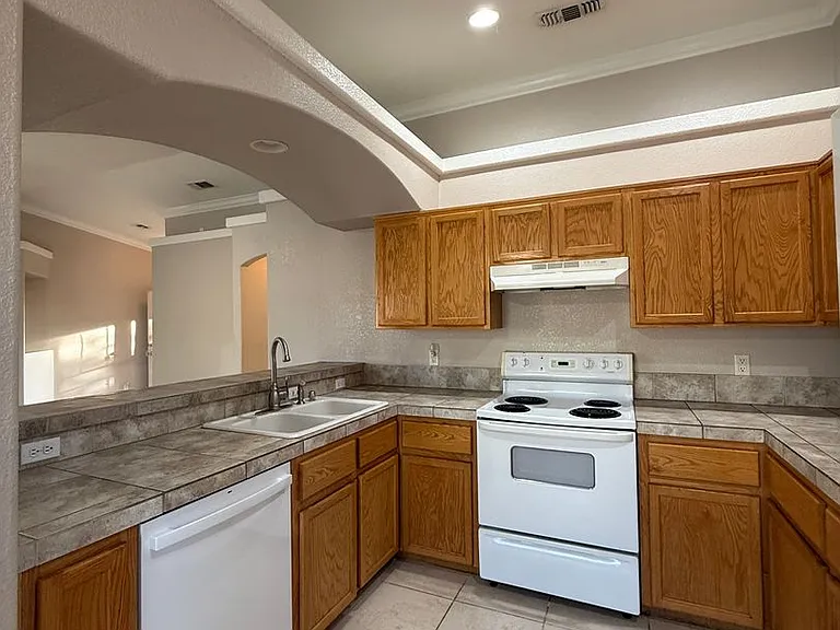 980 Joshua Tree Dr — Photo 5