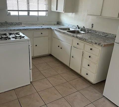 2nd image of 2619 S La Salle Ave APT 9