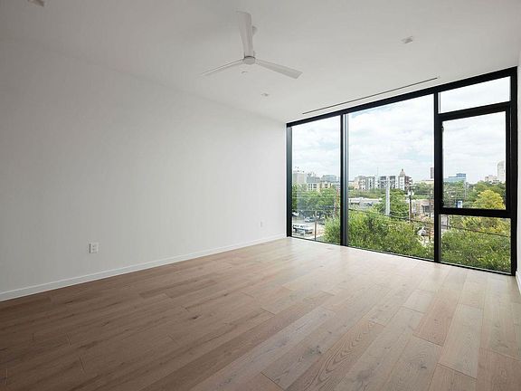 2nd image of 1006 Baylor St #303