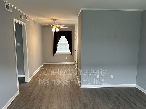 2nd image of 1041 Meadow Dr Unit E