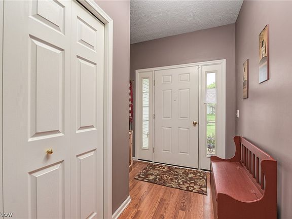 4th image of 243 Kansas Ave