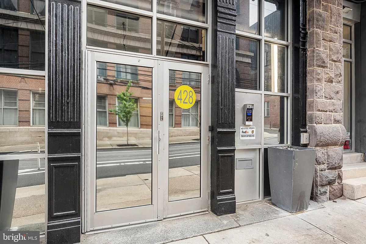 Building Photo - 428 N 13th St #6D