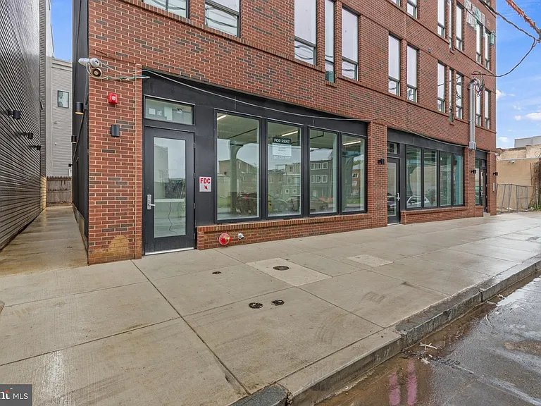 2214 N Front St #202 — Photo 22