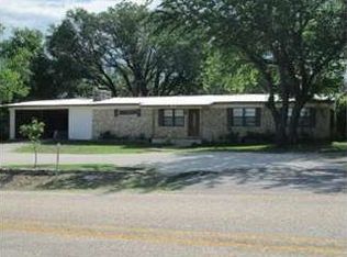 1406 S Howe St, Lampasas, TX 76550