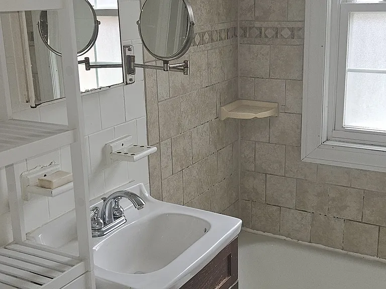 2714 Elmwood St — Photo 10