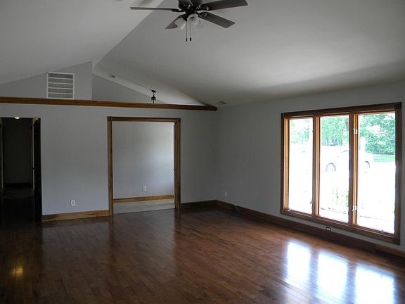4th image of 2950 Woodland Park Dr