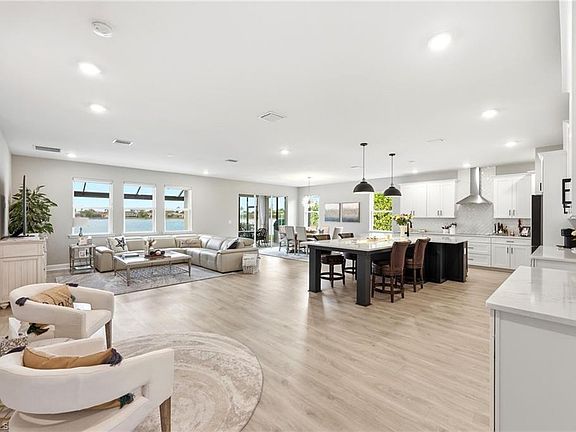 3rd image of 2094 Grove DR