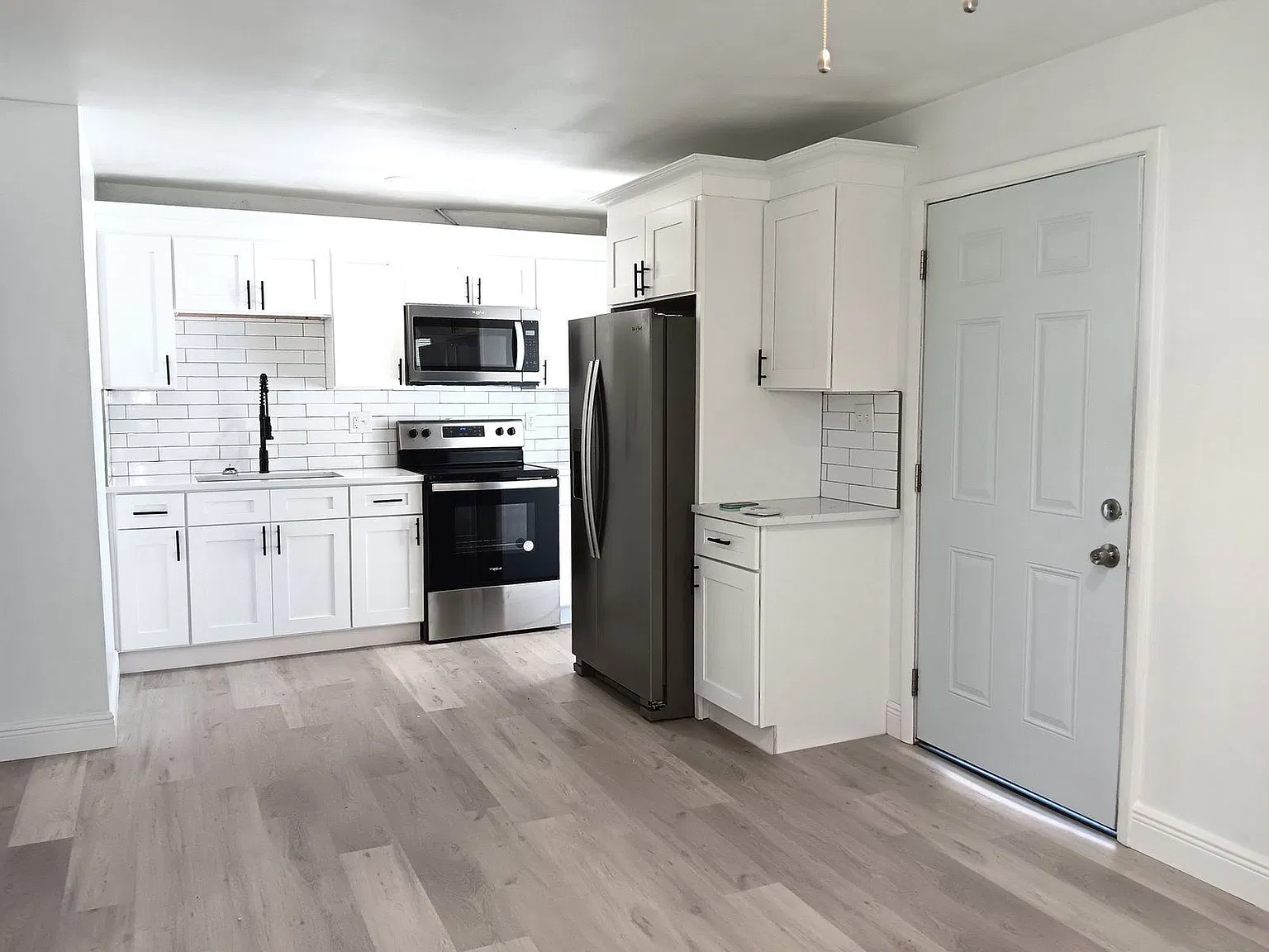 885 Beltrees St — Photo 3