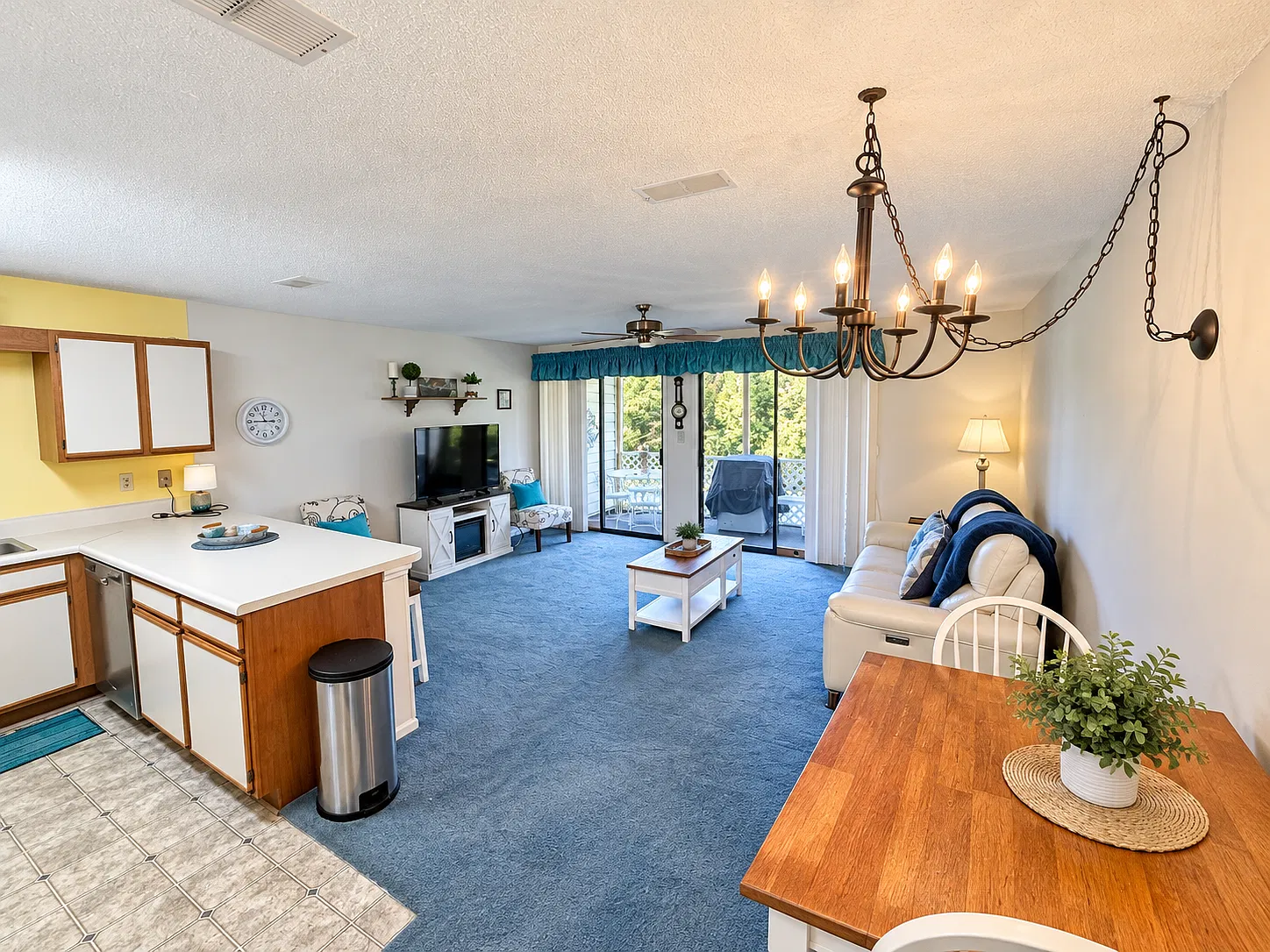 2 bed, 2.5 bath, 1100 sqft, $1,600 — Photo 4