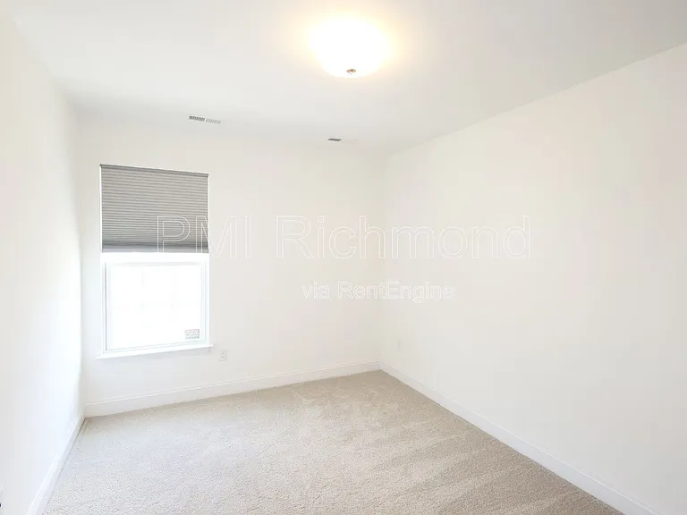 425 Randolph View Dr — Photo 35