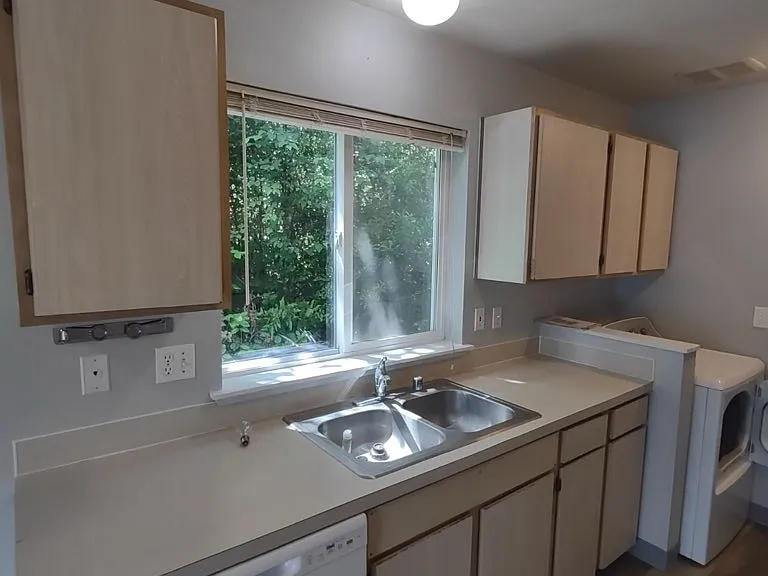 601 Sunset Ave NE #A — Photo 2