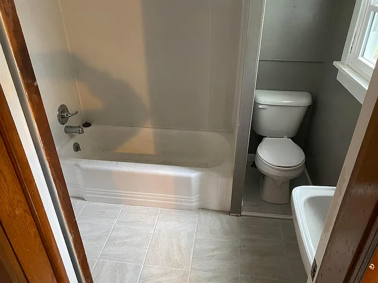 175 E Main St #1 — Photo 3