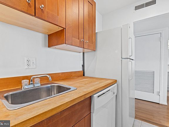 5th image of 3101 S Manchester St APT 903