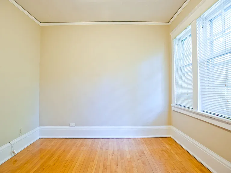 $1075 1 BR, 1 BA Apt, Incl Heat & Electric - Close to UW-Milwaukee - 3000 N Oakland Ave — Photo 9
