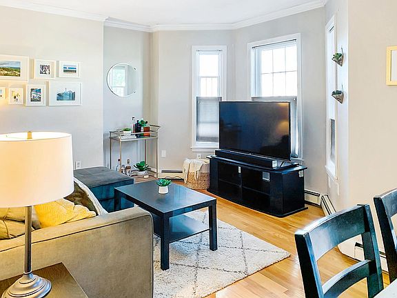 Living/dining area