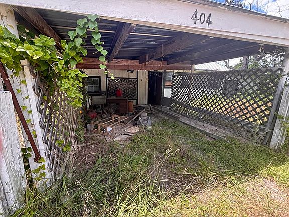 2nd image of 404 N Sycamore St