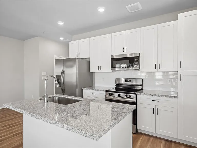 800 N Thompson St — Photo 7