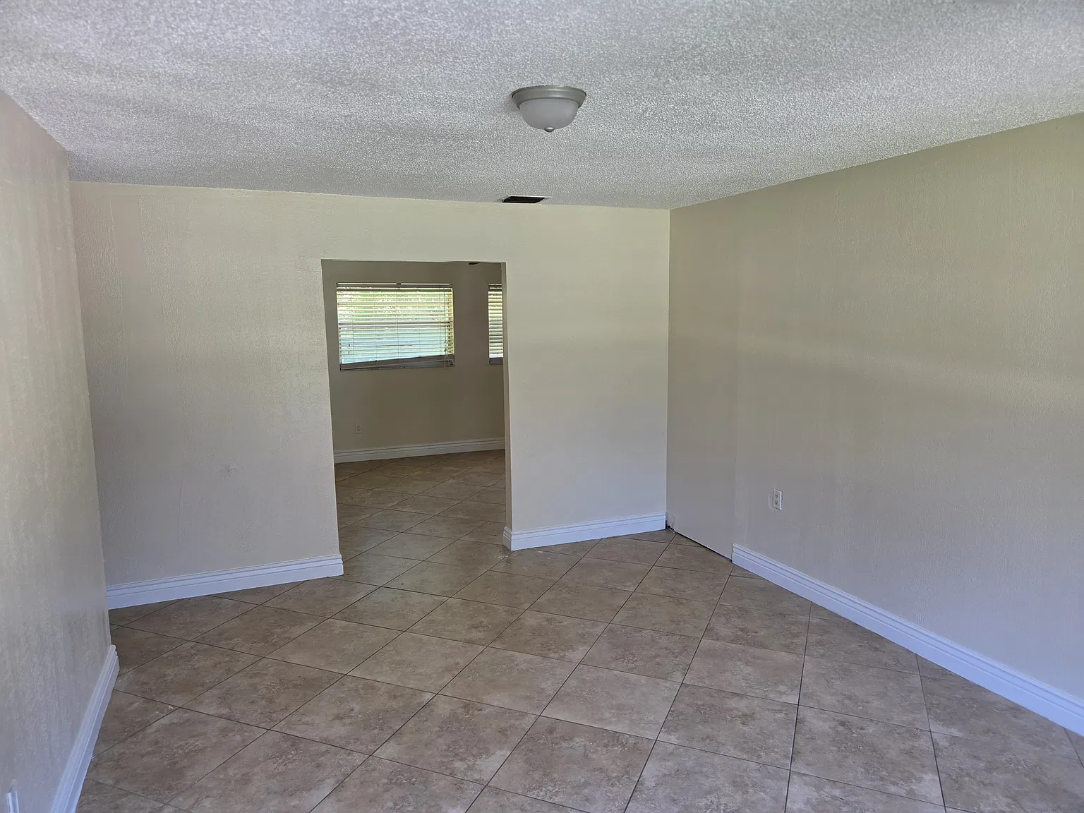 5 bed, 1752 sqft, $2,450 — Photo 4