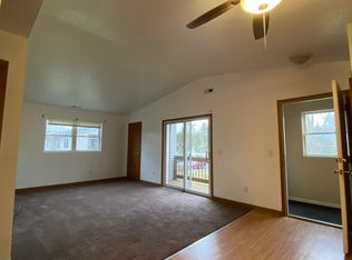 7483 Crosscreek Dr, Temperance, MI 48182