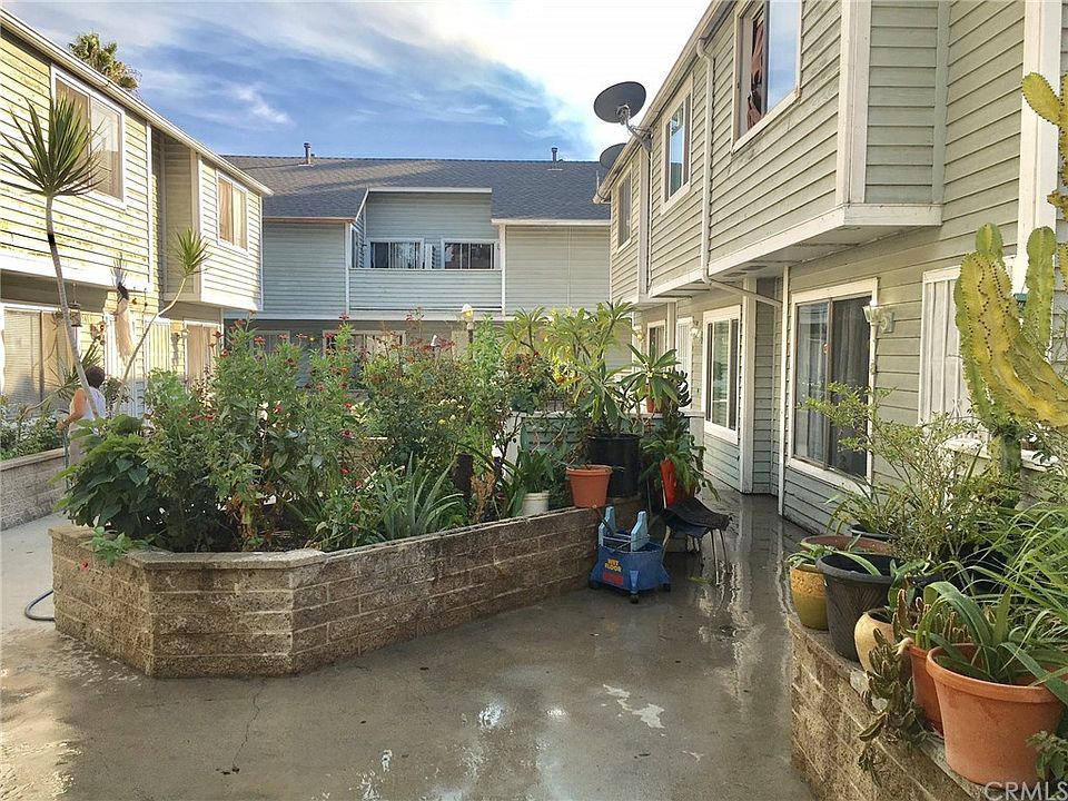 2nd image of 1541 French St #7