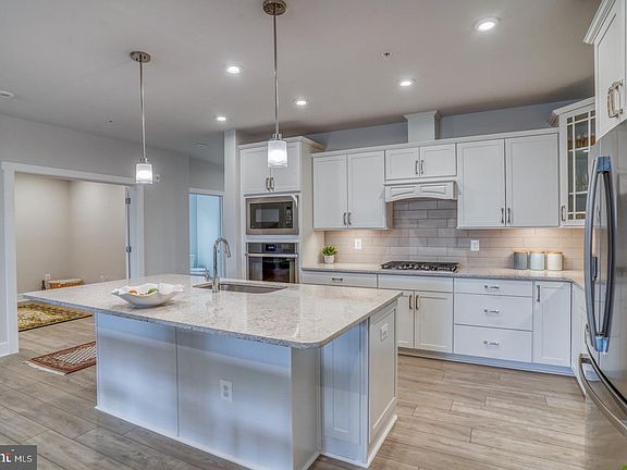 2nd image of 2000 Herons Nest Way Unit 22