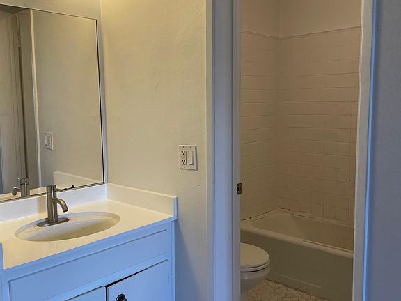 5th image of 952 Maltman Ave #102