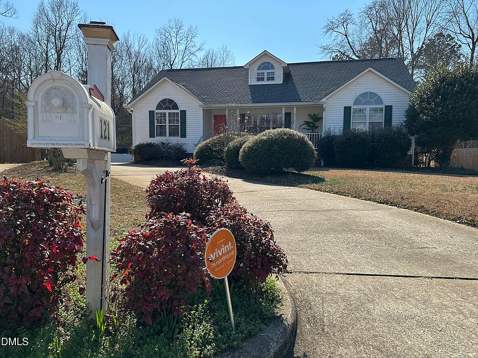 1st image of 121 Blackthorne Pl