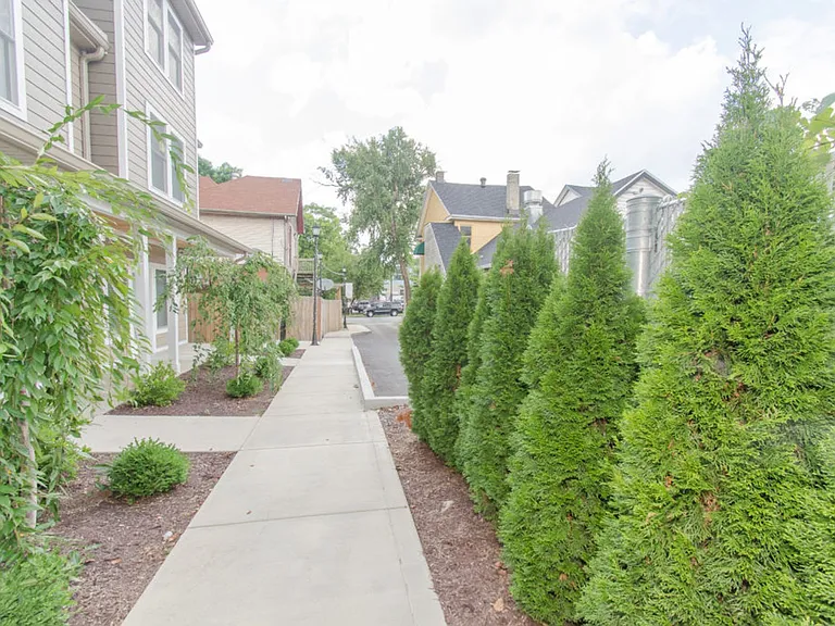 414 E 4th St — Photo 27