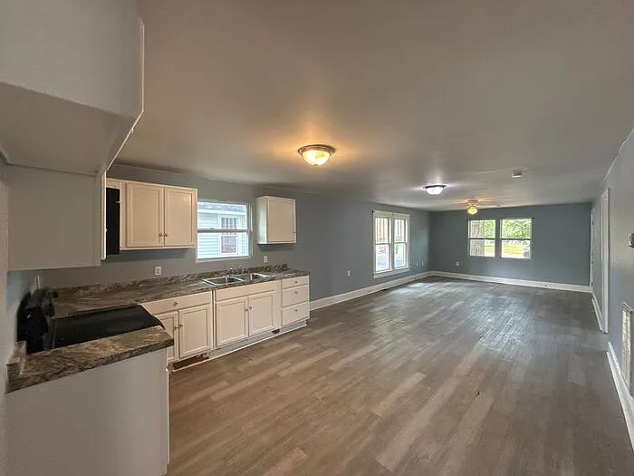 207 Bradford Dr — Photo 5