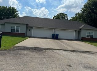 2220 S Magnolia Ln, Joplin, MO 64804