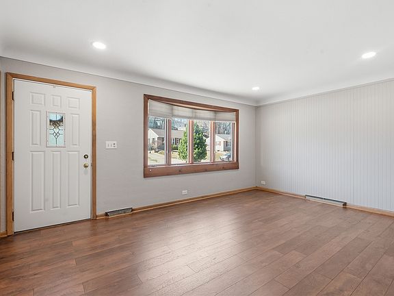 3rd image of 1416 38th St SE